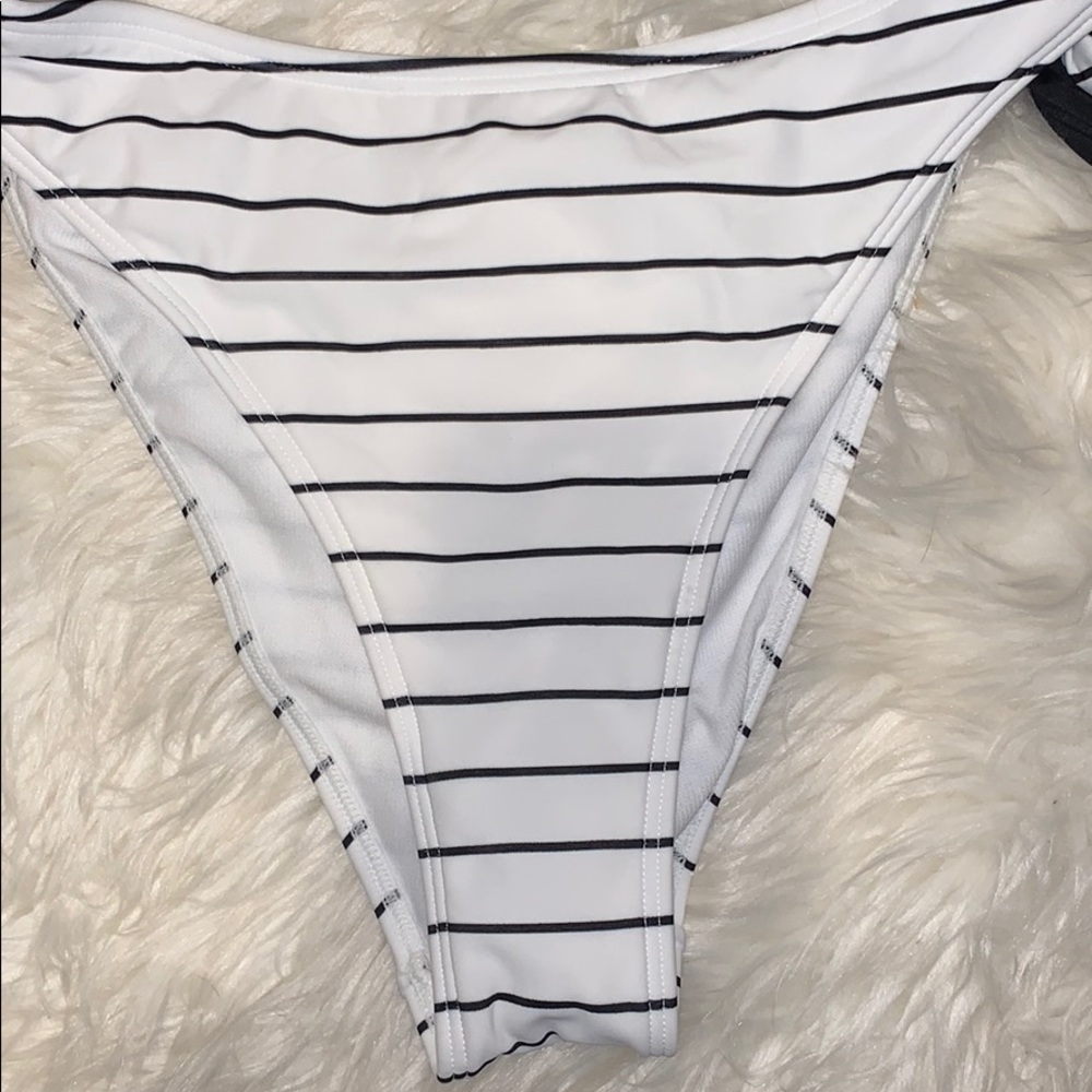 NWT Wonderful Roxy Summer Delight One Piece - Picture 3 of 8